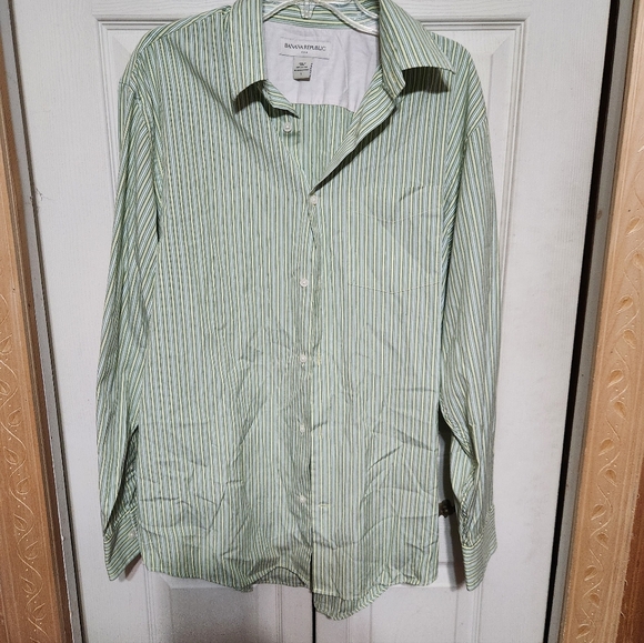 Banana Republic Men's Light Green Striped Shirt - Picture 5 of 15
